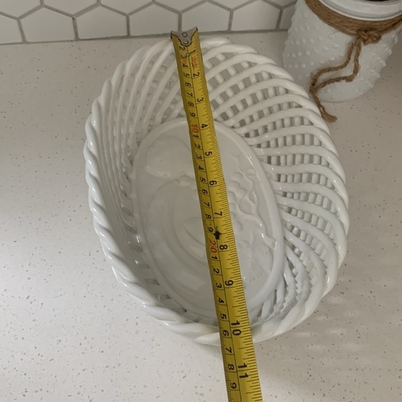 BEAUTIFUL VINTAGE ITALIAN MADE PORCELAIN BASKET SIGNED - Picture 5 of 11